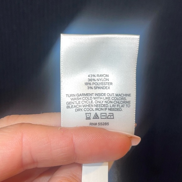 EXPRESS Black Ribbed V-Neck Sleeveless Midi Sweater Dress M NWT - Picture 10 of 10